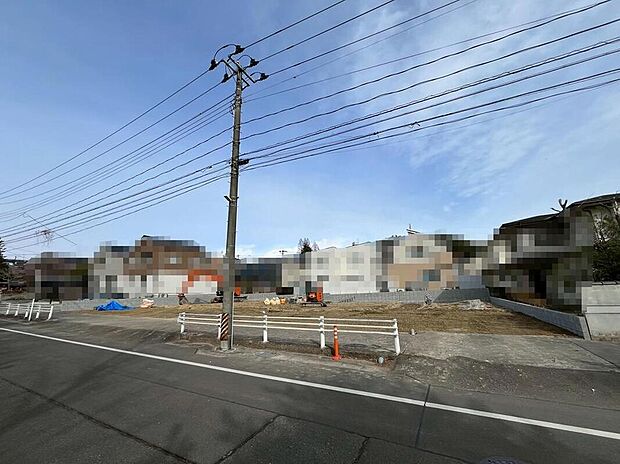 【現地写真】現地(2026年2月)撮影 周辺は落ち着いた住宅街が広がり、静かで穏やかな暮らしを実現。子育て世帯にも嬉しい環境です。