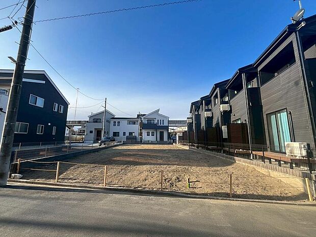 【前面道路含む現地写真】物件探しだけでなくローン支払いなど住宅のご購入に関してお気軽にご相談ください♪現地（2月）撮影
