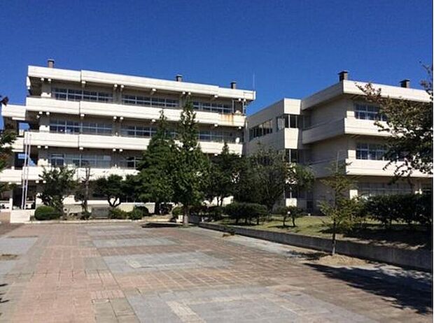 仙台市立郡山中学校（約268m）