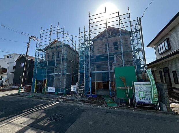 【現地外観写真】【現地（3月）撮影】車2台駐車可能（車種による）！