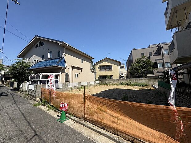 前面道路含む外観