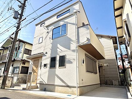 前面道路含む外観