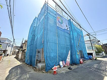 前面道路含む外観