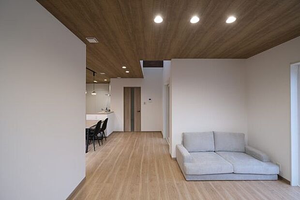 【106号地】吹き抜けのある開放感たっぷりのLDK。