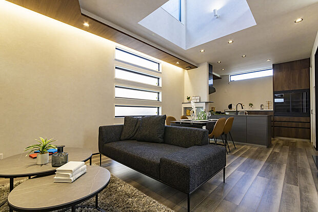 【リビング(弊社施工例)】居心地のいい住空間のある室内になっております。家族が過ごしやすい空間です。