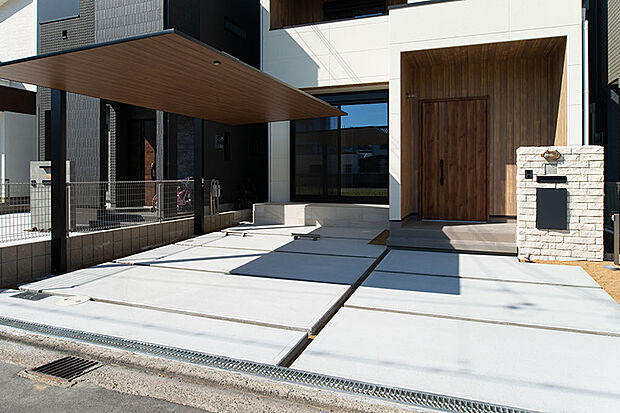 【 ■オープン外構■】建物と外構とのバランスを考えてこそいいお家になります。「人の目セキュリティ」を活かし、防犯性をも兼ね揃えています。