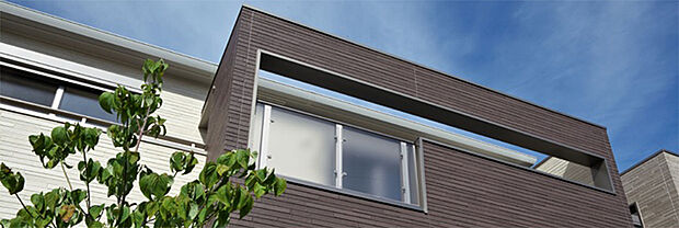 【外壁材・ニチハ株式会社 モエンサイディング-M14】セルフクリーニング機能付きの「マイクロガード仕様」です。