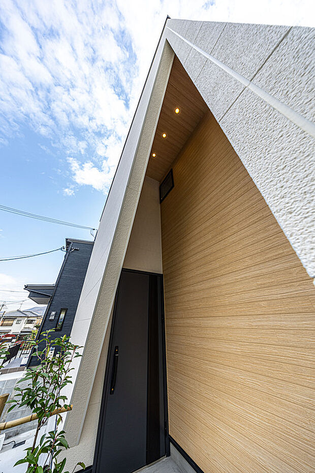 【D-topia城山III1号地モデルハウス外観写真】玄関前