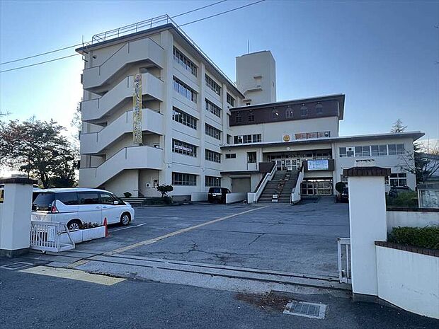 越谷市立大相模中学校（約1m）