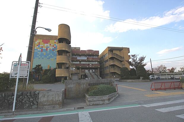 越谷市立千間台中学校（約796m）