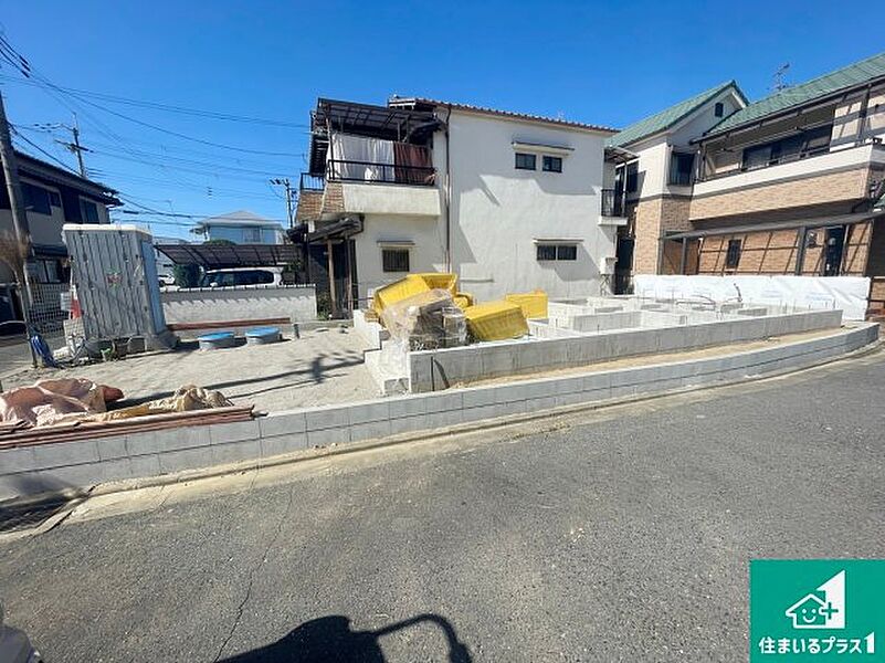 周辺は落ち着いた街並みの住宅地！子育てがしやすい住環境です！まだ未完成ですが、現地でしかわからない事もございます。是非一度ご覧ください。