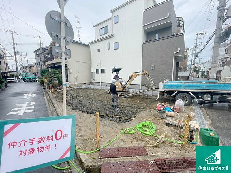 周辺は落ち着いた街並みの住宅地！子育てがしやすい住環境です！まだ未完成ですが、現地でしかわからない事もございます。是非一度ご覧ください。