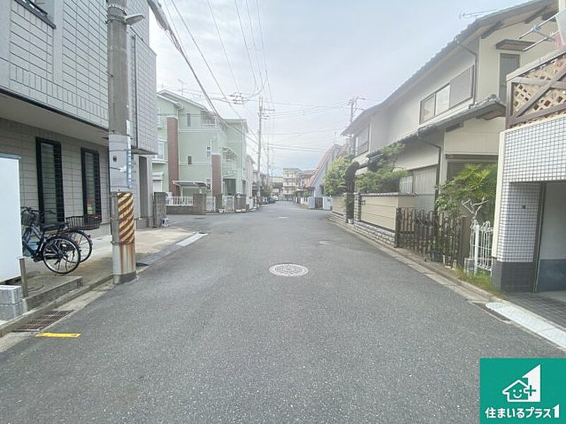 周辺は落ち着いた街並みの住宅地！子育てがしやすい住環境です！まだ未完成ですが、現地でしかわからない事もございます。是非一度ご覧ください。