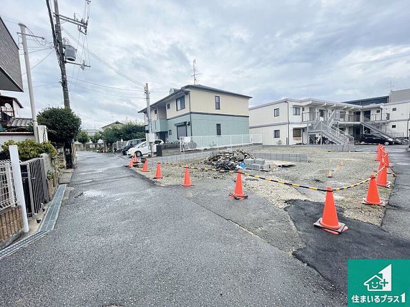 周辺は落ち着いた街並みの住宅地！子育てがしやすい住環境です！まだ未完成ですが、現地でしかわからない事もございます。是非一度ご覧ください。