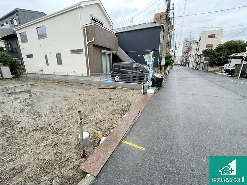 周辺は落ち着いた街並みの住宅地！子育てがしやすい住環境です！まだ未完成ですが、現地でしかわからない事もございます。是非一度ご覧ください。