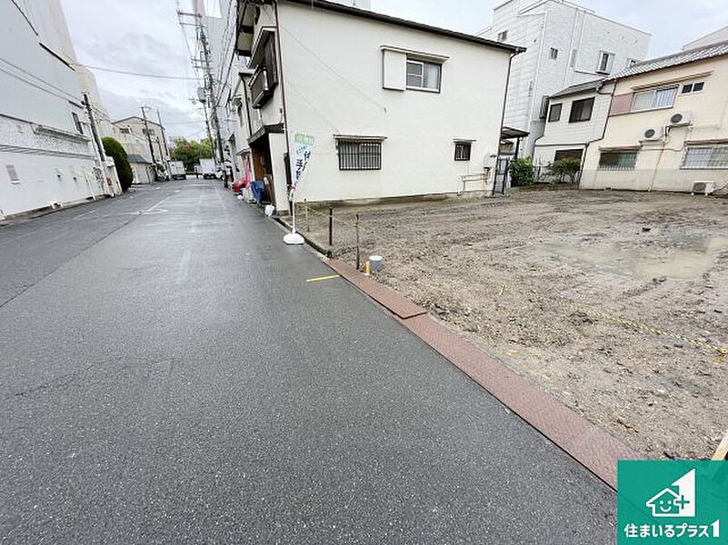 周辺は落ち着いた街並みの住宅地！子育てがしやすい住環境です！まだ未完成ですが、現地でしかわからない事もございます。是非一度ご覧ください。