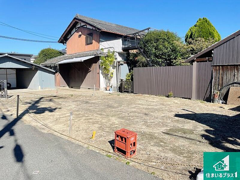 周辺は落ち着いた街並みの住宅地！子育てがしやすい住環境です！まだ未完成ですが、現地でしかわからない事もございます。是非一度ご覧ください。