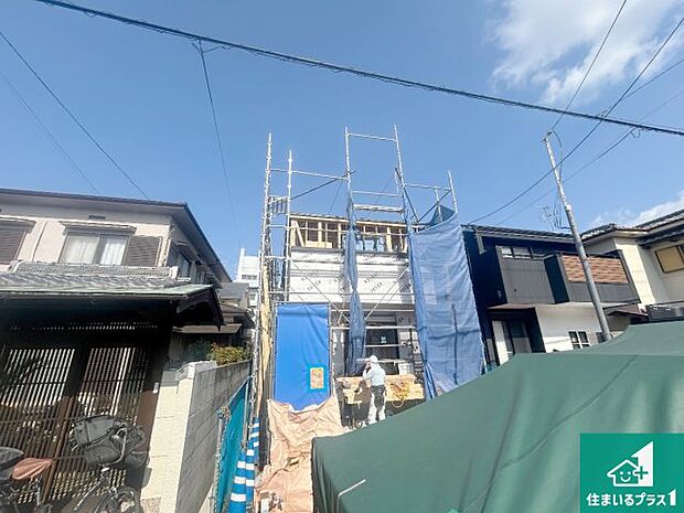 周辺は落ち着いた街並みの住宅地!子育てがしやすい住環境です!まだ未完成ですが、現地でしかわからない事もございます。是非一度ご覧ください。