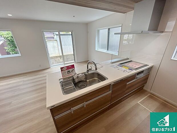 子供を見守りながらお料理が出来るため家族のコミュニケーションか増えます♪スペースが広く確保されている為お子様が大きくなったときは一緒に料理を楽しめます♪