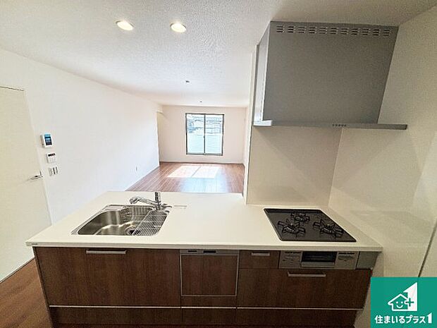 子供を見守りながらお料理が出来るため家族のコミュニケーションか増えます♪スペースが広く確保されている為お子様が大きくなったときは一緒に料理を楽しめます♪