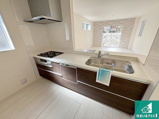 子供を見守りながらお料理が出来るため家族のコミュニケーションか増えます♪スペースが広く確保されている為お子様が大きくなったときは一緒に料理を楽しめます♪