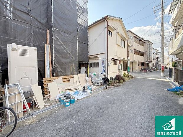 周辺は落ち着いた街並みの住宅地!子育てがしやすい住環境です!まだ未完成ですが、現地でしかわからない事もございます。是非一度ご覧ください。