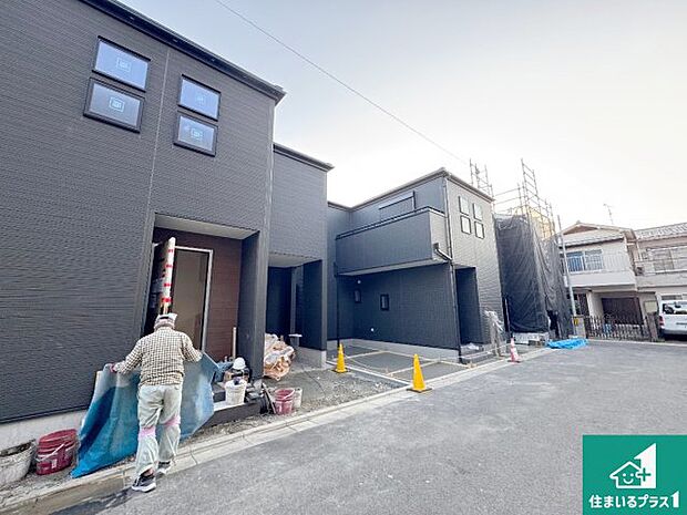 周辺は落ち着いた街並みの住宅地!子育てがしやすい住環境です!まだ未完成ですが、現地でしかわからない事もございます。是非一度ご覧ください。