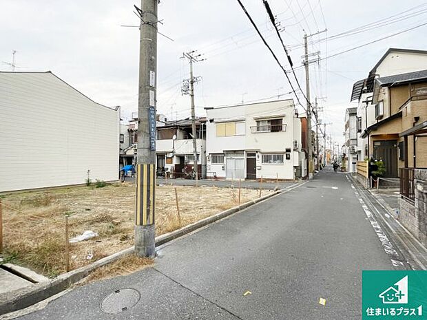 周辺は落ち着いた街並みの住宅地!子育てがしやすい住環境です!まだ未完成ですが、現地でしかわからない事もございます。是非一度ご覧ください。