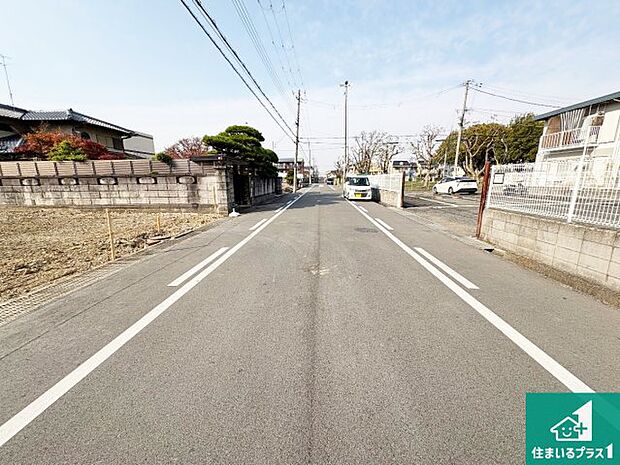 周辺は落ち着いた街並みの住宅地！子育てがしやすい住環境です！まだ未完成ですが、現地でしかわからない事もございます。是非一度ご覧ください。