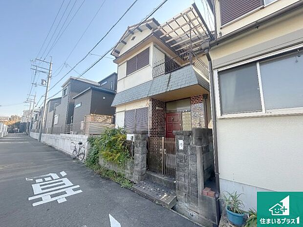 周辺は落ち着いた街並みの住宅地!子育てがしやすい住環境です!まだ未完成ですが、現地でしかわからない事もございます。是非一度ご覧ください。