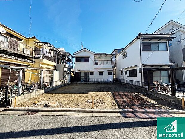 周辺は落ち着いた街並みの住宅地!子育てがしやすい住環境です!まだ未完成ですが、現地でしかわからない事もございます。是非一度ご覧ください。
