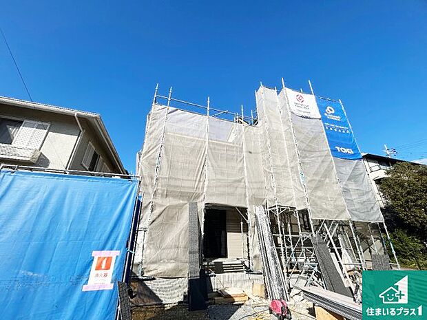 周辺は落ち着いた街並みの住宅地！子育てがしやすい住環境です！まだ未完成ですが、現地でしかわからない事もございます。是非一度ご覧ください。