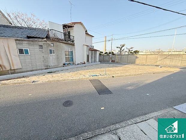 周辺は落ち着いた街並みの住宅地！子育てがしやすい住環境です！まだ未完成ですが、現地でしかわからない事もございます。是非一度ご覧ください。