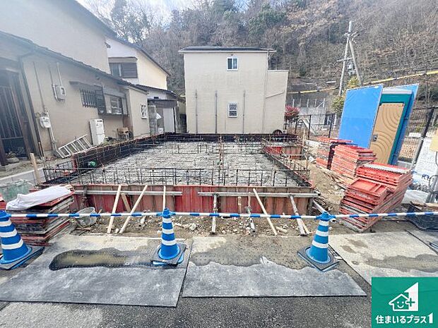 周辺は落ち着いた街並みの住宅地！子育てがしやすい住環境です！まだ未完成ですが、現地でしかわからない事もございます。是非一度ご覧ください。