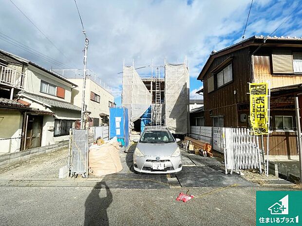 周辺は落ち着いた街並みの住宅地！子育てがしやすい住環境です！まだ未完成ですが、現地でしかわからない事もございます。是非一度ご覧ください。