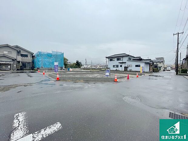 周辺は落ち着いた街並みの住宅地！子育てがしやすい住環境です！まだ未完成ですが、現地でしかわからない事もございます。是非一度ご覧ください。