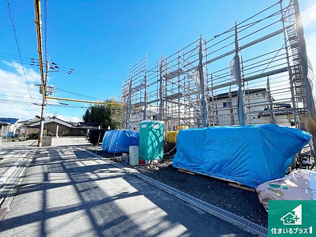 周辺は落ち着いた街並みの住宅地！子育てがしやすい住環境です！まだ未完成ですが、現地でしかわからない事もございます。是非一度ご覧ください。