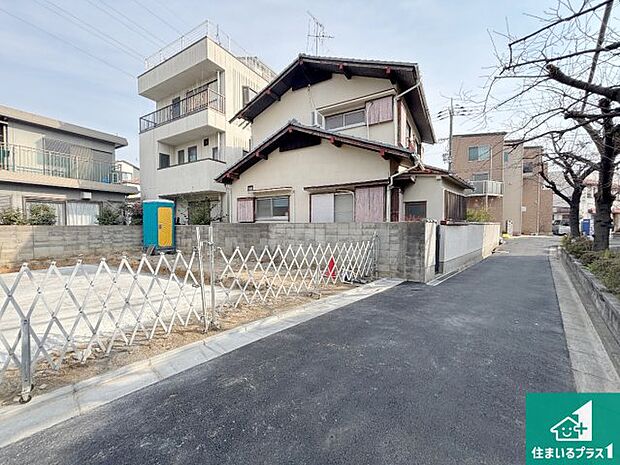 周辺は落ち着いた街並みの住宅地！子育てがしやすい住環境です！まだ未完成ですが、現地でしかわからない事もございます。是非一度ご覧ください。