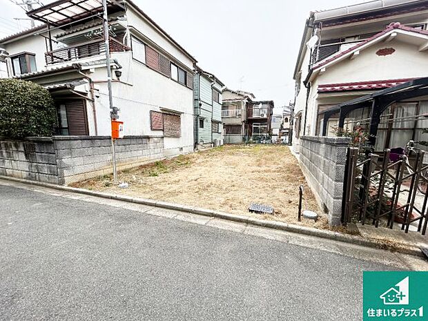 周辺は落ち着いた街並みの住宅地!子育てがしやすい住環境です!まだ未完成ですが、現地でしかわからない事もございます。是非一度ご覧ください。