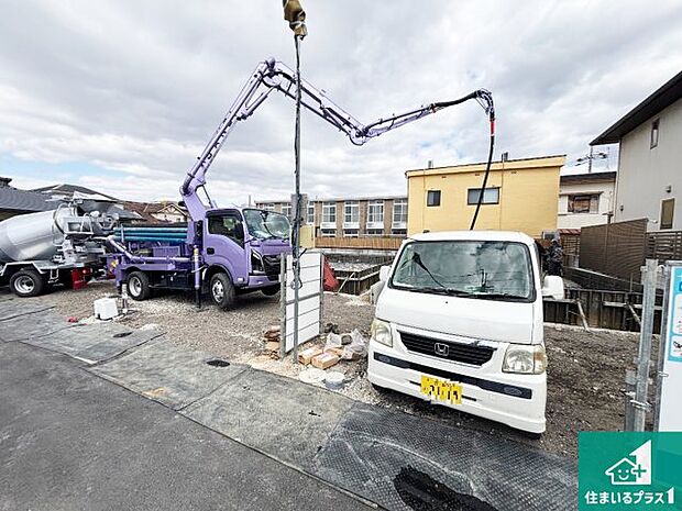 周辺は落ち着いた街並みの住宅地!子育てがしやすい住環境です!まだ未完成ですが、現地でしかわからない事もございます。是非一度ご覧ください。