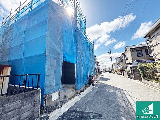 周辺は落ち着いた街並みの住宅地!子育てがしやすい住環境です!まだ未完成ですが、現地でしかわからない事もございます。是非一度ご覧ください。
