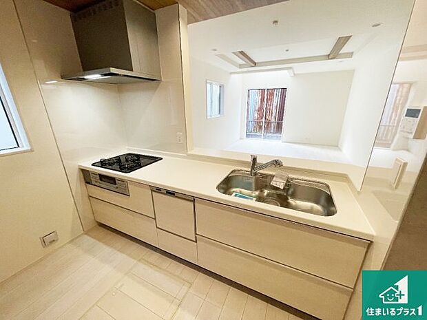 子供を見守りながらお料理が出来るため家族のコミュニケーションか増えます♪スペースが広く確保されている為お子様が大きくなったときは一緒に料理を楽しめます♪