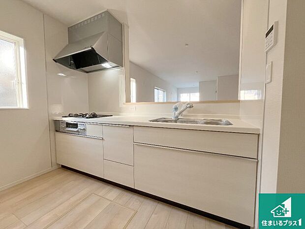 子供を見守りながらお料理が出来るため家族のコミュニケーションか増えます♪スペースが広く確保されている為お子様が大きくなったときは一緒に料理を楽しめます♪