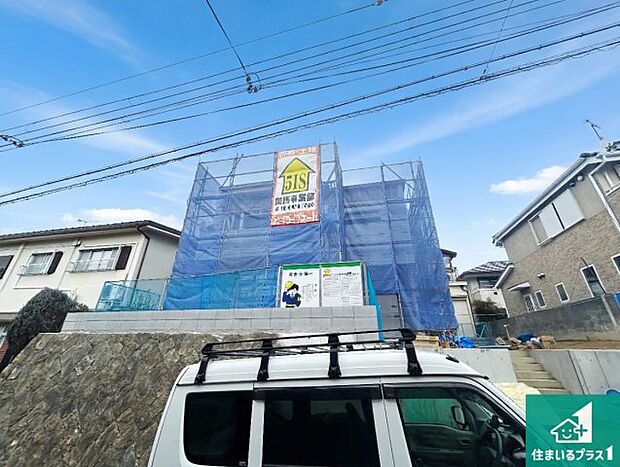 周辺は落ち着いた街並みの住宅地！子育てがしやすい住環境です！まだ未完成ですが、現地でしかわからない事もございます。是非一度ご覧ください。