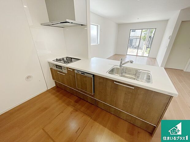 子供を見守りながらお料理が出来るため家族のコミュニケーションか増えます♪スペースが広く確保されている為お子様が大きくなったときは一緒に料理を楽しめます♪