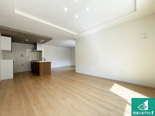 シンプルなリビングは、観葉植物等のインテリアを楽しめますね!パパ好みにも、ママ好みにも家具次第で雰囲気を変えることができます!