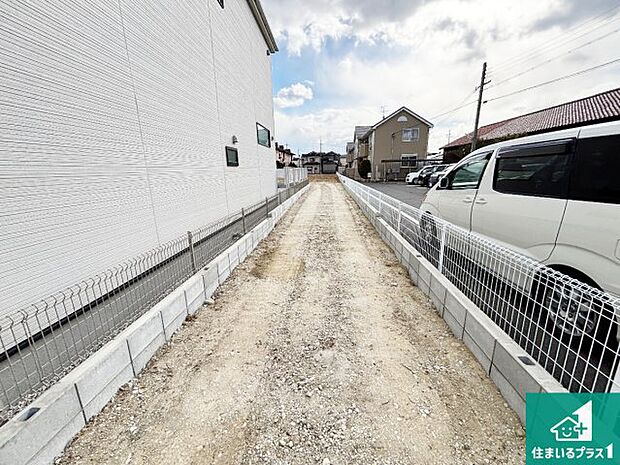 周辺は落ち着いた街並みの住宅地！子育てがしやすい住環境です！まだ未完成ですが、現地でしかわからない事もございます。是非一度ご覧ください。