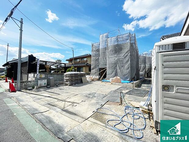 周辺は閑静な住宅街です。前面道路もしっかりと有りますので車の出し入れも安心ですよ!