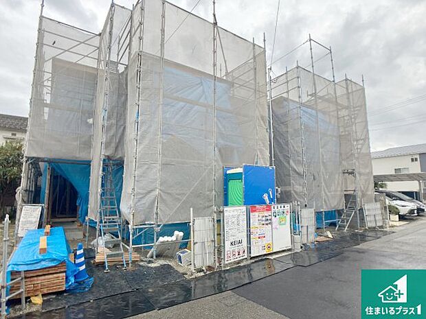 周辺は落ち着いた街並みの住宅地！子育てがしやすい住環境です！まだ未完成ですが、現地でしかわからない事もございます。是非一度ご覧ください。