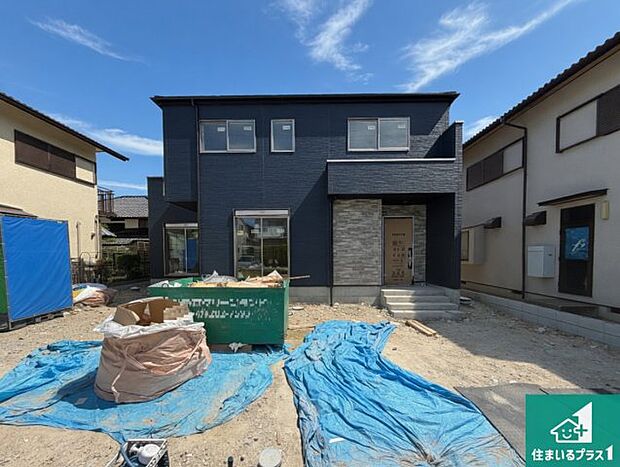 周辺は落ち着いた街並みの住宅地!子育てがしやすい住環境です!まだ未完成ですが、現地でしかわからない事もございます。是非一度ご覧ください。